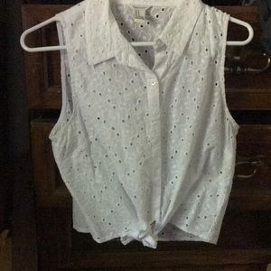 white tank top blouse w/ crochet flower detailing